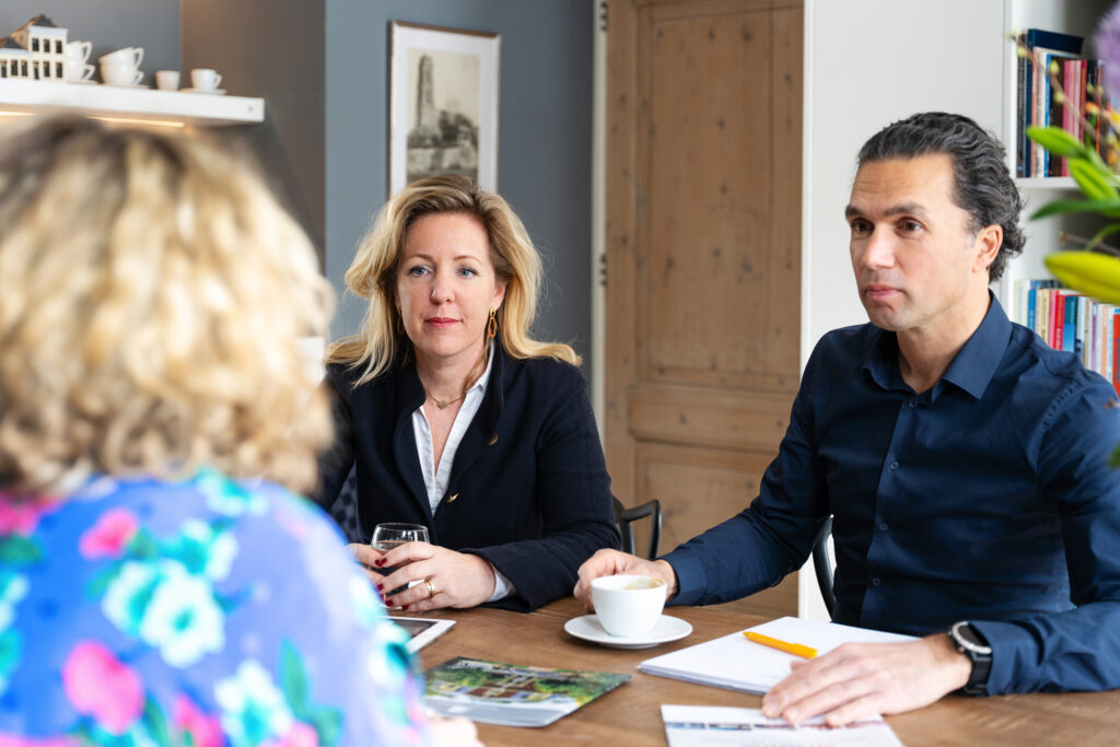 Jeanette van Haaften en Frank Haze houden u graag op de hoogte van het bijzondere woningaanbod.